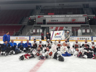 В Новокузнецке прошла первая товарищеская встреча по следж-хоккею среди ветеранов СВО