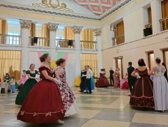 В Новокузнецке воссоздали атмосферу бала XIX века