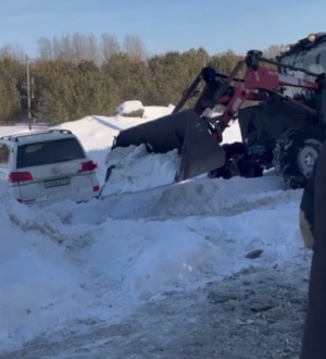 В Тяжине подросток без прав решил покататься на чужом внедорожнике