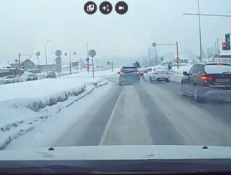 Два нарушения на одном перекрестке: в Кемерове наказали водителя благодаря проекту «Мобильный патруль»