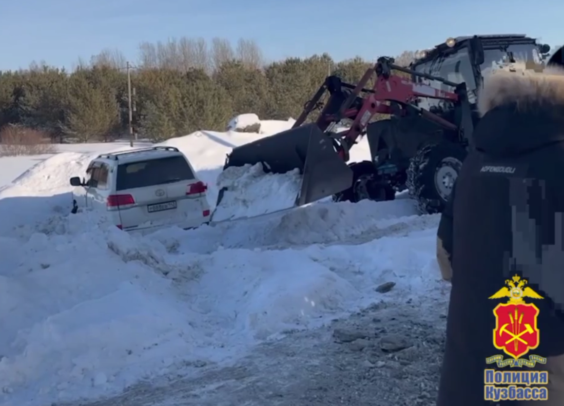 В Тяжине подросток без прав решил покататься на чужом внедорожнике