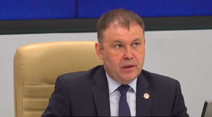 Илья Середюк поручил главам кузбасских территорий как можно скорее устранить дефекты на дорогах