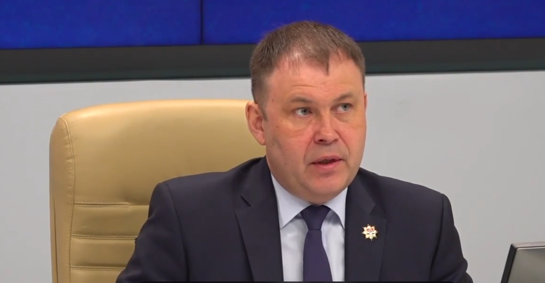 Илья Середюк поручил главам кузбасских территорий как можно скорее устранить дефекты на дорогах