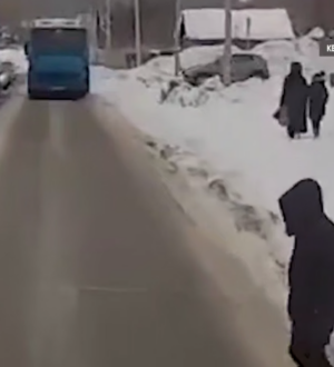 В Кемерове на переходе грузовик сбил школьницу