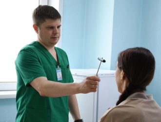 Кузбасские врачи избавили женщину от аневризмы сосудов головного мозга