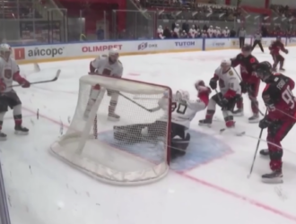 Голкипер «Кузнецких Медведей» Лев Хашин дважды отметился в ТОП-10 лучших спасений февраля