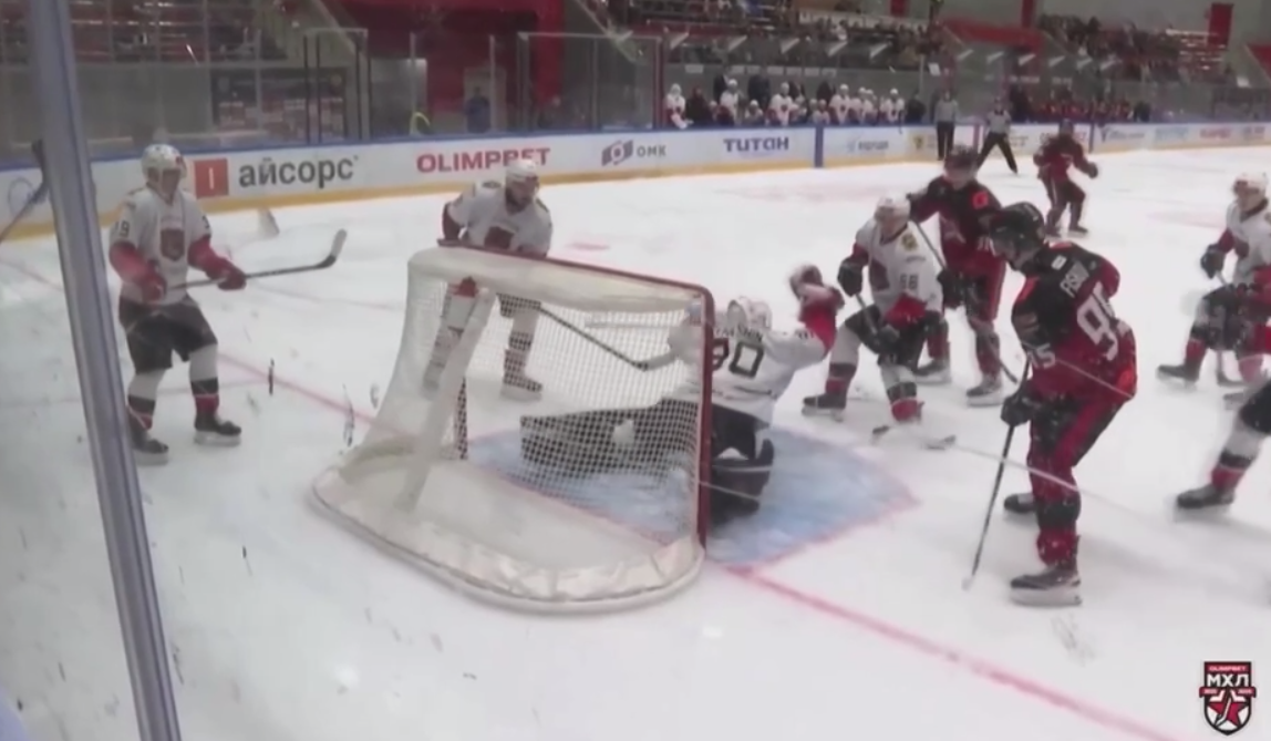 Голкипер «Кузнецких Медведей» Лев Хашин дважды отметился в ТОП-10 лучших спасений февраля