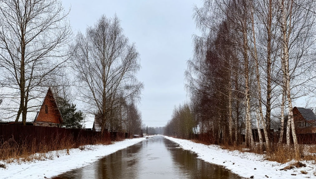 Коммунальное дежавю в Кузедееве: снова прорвало водопровод и затопило дорогу