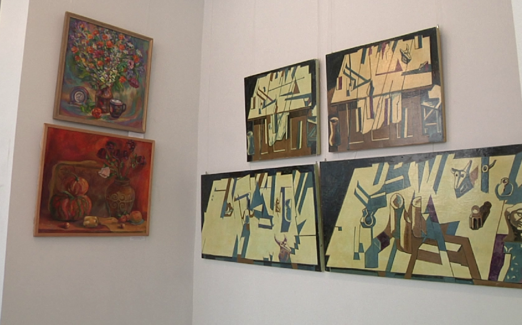 Яркая,  насыщенная, легкая: в Новокузнецке открыли традиционную весеннюю выставку