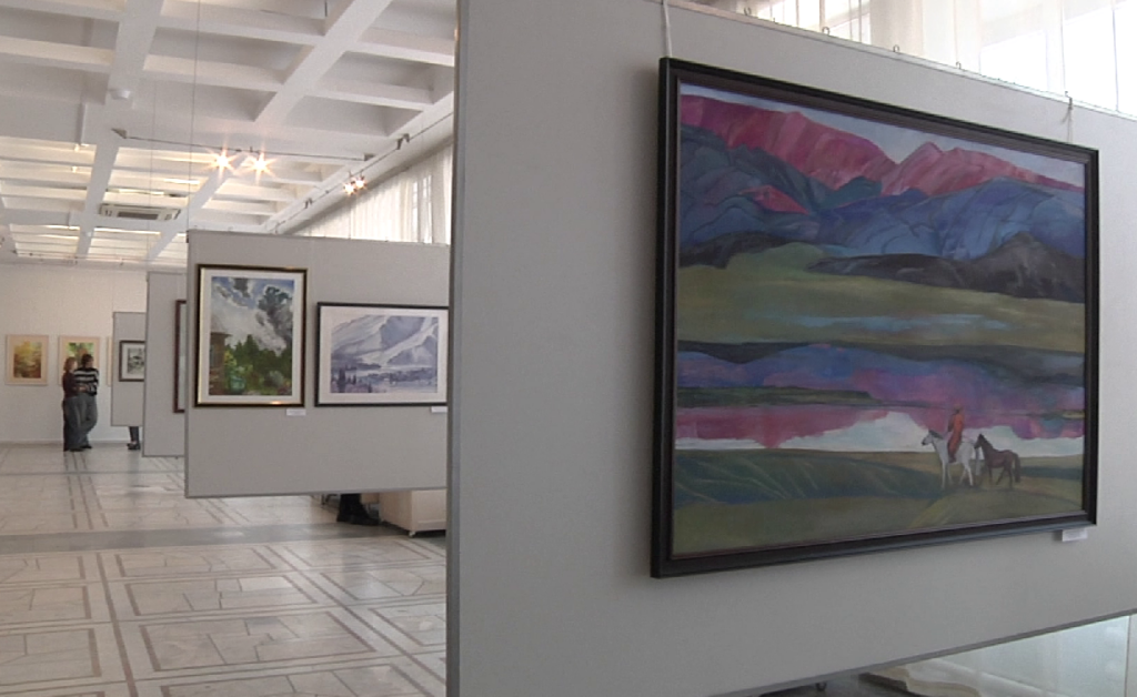 Яркая,  насыщенная, легкая: в Новокузнецке открыли традиционную весеннюю выставку