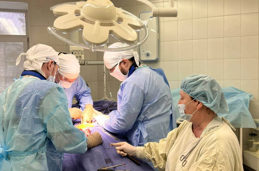 Кузбасские врачи спасли от инвалидности молодого мужчину, упавшего с высоты