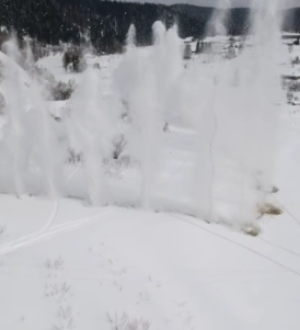 В Междуреченском округе начали подрывать лед на реках