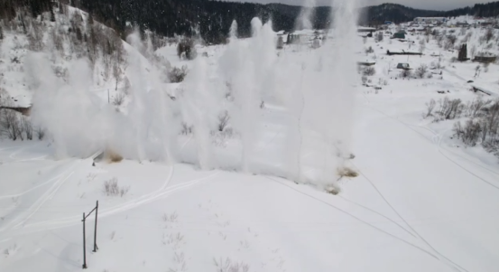 В Междуреченском округе начали подрывать лед на реках