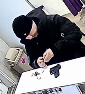 Беловчанина наказали за стрельбу из пистолета на улице