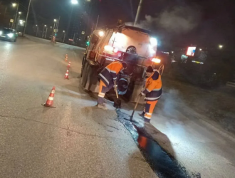 В Новокузнецке стартовал ямочный ремонт дорог литым асфальтобетоном