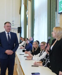 Илья Середюк наградил чиновников в честь Дня местного самоуправления