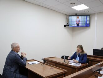 В Кузбассе обвиняемому в сбыте наркотиков терапевту продлили арест