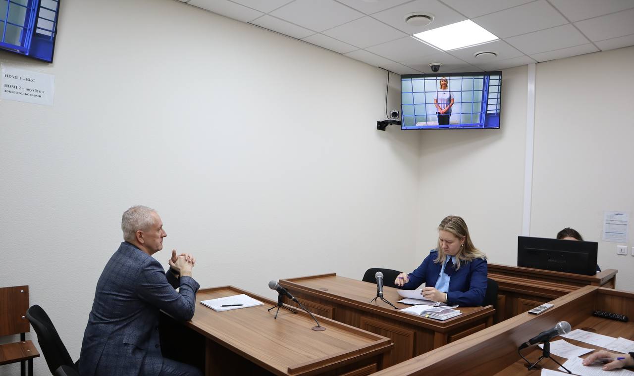 В Кузбассе обвиняемому в сбыте наркотиков терапевту продлили арест