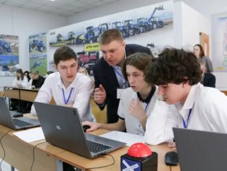 Кемеровчане выиграли региональный этап конкурсов «Учитель года и «Мастер года»