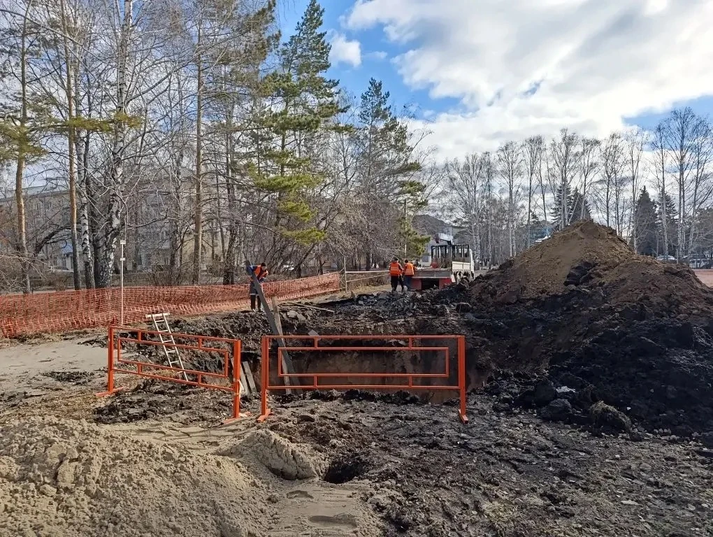 В Белове начали копать «сухой» фонтан