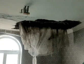 В Новокузнецке обвалился потолок в одном из жилых домов в микрорайоне Абашево