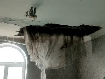 В Новокузнецке обвалился потолок в одном из жилых домов в микрорайоне Абашево