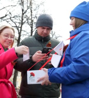 В Кузбассе начали раздавать георгиевские ленточки и красные гвоздики к 9 мая