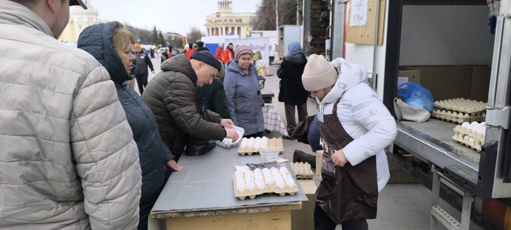 Пасхальные хлопоты: фоторепортаж с кемеровской ярмарки