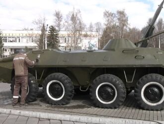 В новокузнецком музее военной техники под открытым небом взялись за покраску экспонатов