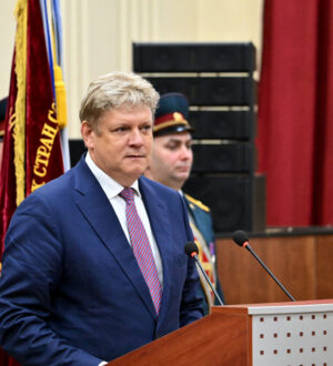 Анатолий Серышев в ходе рабочей поездки в Алтайский край поздравил выдающегося ученого Геннадия Саковича с 95-летием