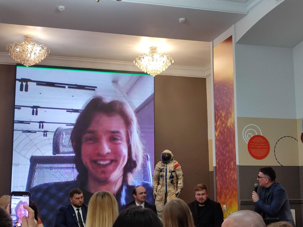 Известные лекторы, флешмобы и забеги: в Кузбассе стартовала космическая неделя