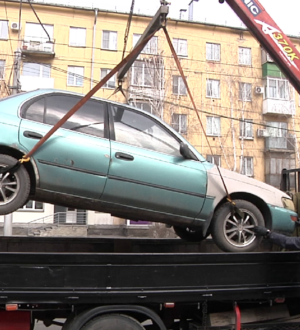 В Новокузнецке продолжают борьбу с автохламом