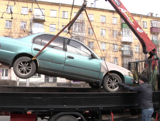 В Новокузнецке продолжают борьбу с автохламом