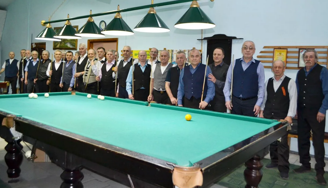 В Кузбассе определили сильнейших бильярдистов среди ветеранов