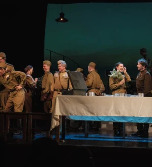 «В бой идут одни “старики”»: Тульский драмтеатр представил в Кемерове трогательную постановку о жизни людей на войне