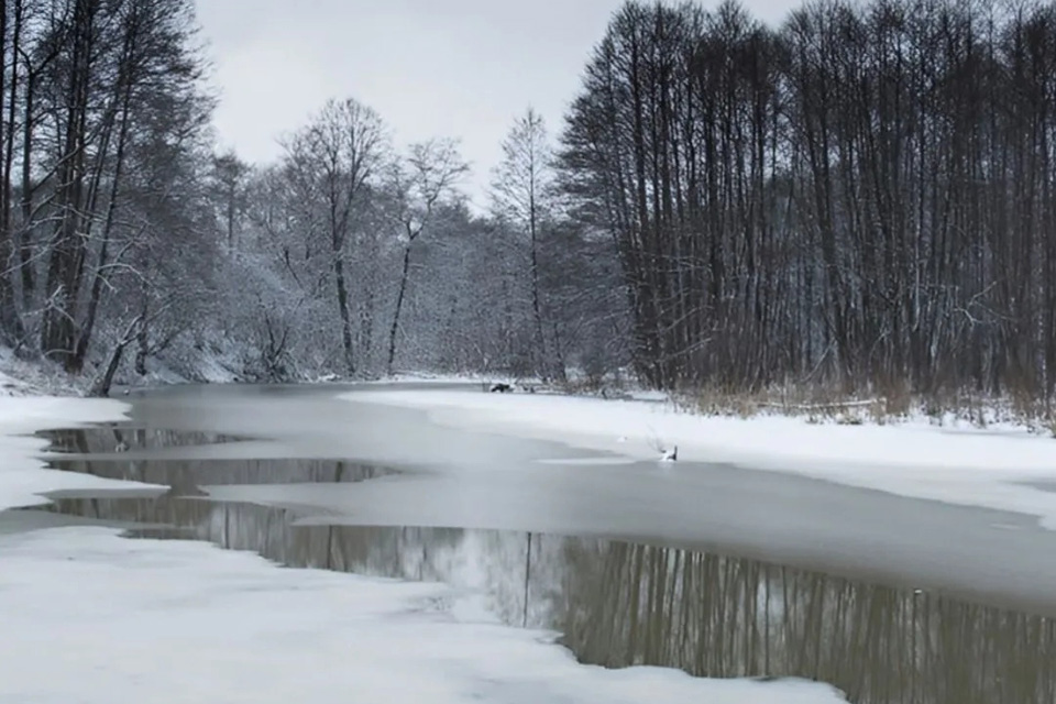 Девочка провалилась под лед на реке Уса в Междуреченске