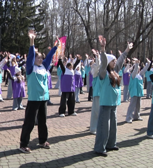 В Новокузнецке состоялся флешмоб, посвященный 65-летию полета Гагарина в космос