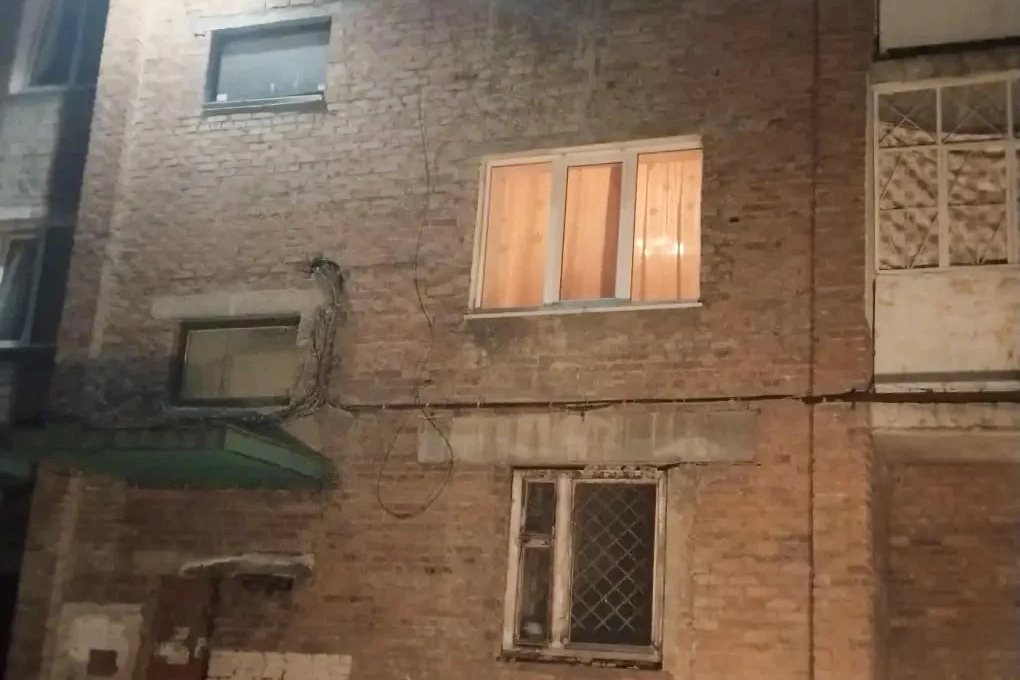 В Кемерове росгвардейцы спасли ребенка от падения из окна