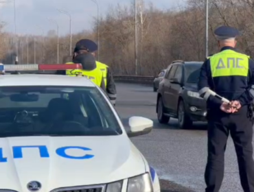 В Кемерове полицейские нашли и наказали организатора массового заезда на автомобилях