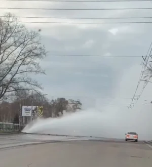 Из-за коммунальной аварии в Новокузнецке пострадал общественный транспорт