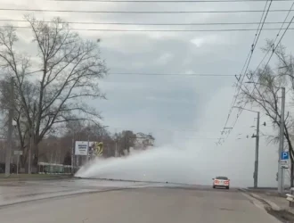 Из-за коммунальной аварии в Новокузнецке пострадал общественный транспорт