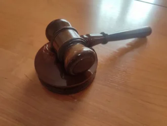 Троих кузбассовцев заключили под стражу за телефонное мошенничество