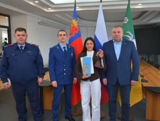 Около двадцати детей-сирот получили ключи от квартир в Кузбассе