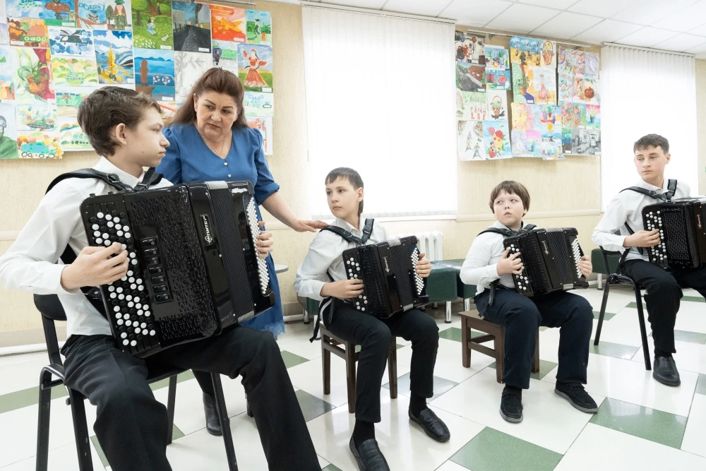 Кузбасские школы искусств при поддержке «Единой России» получили сотни единиц оборудования с начала года