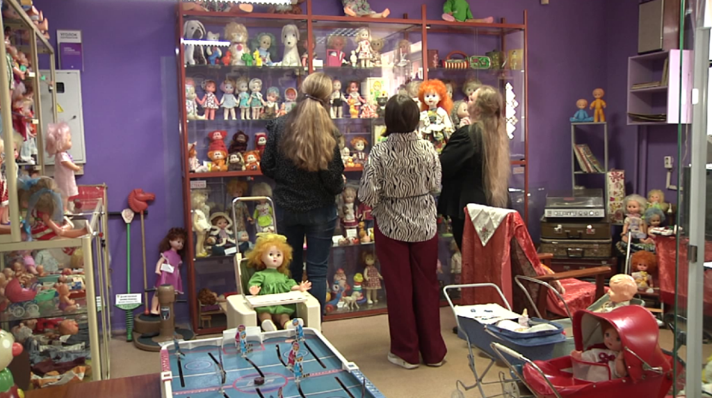 В Новокузнецке представили выставку, которая поможет окунуться в советское детство