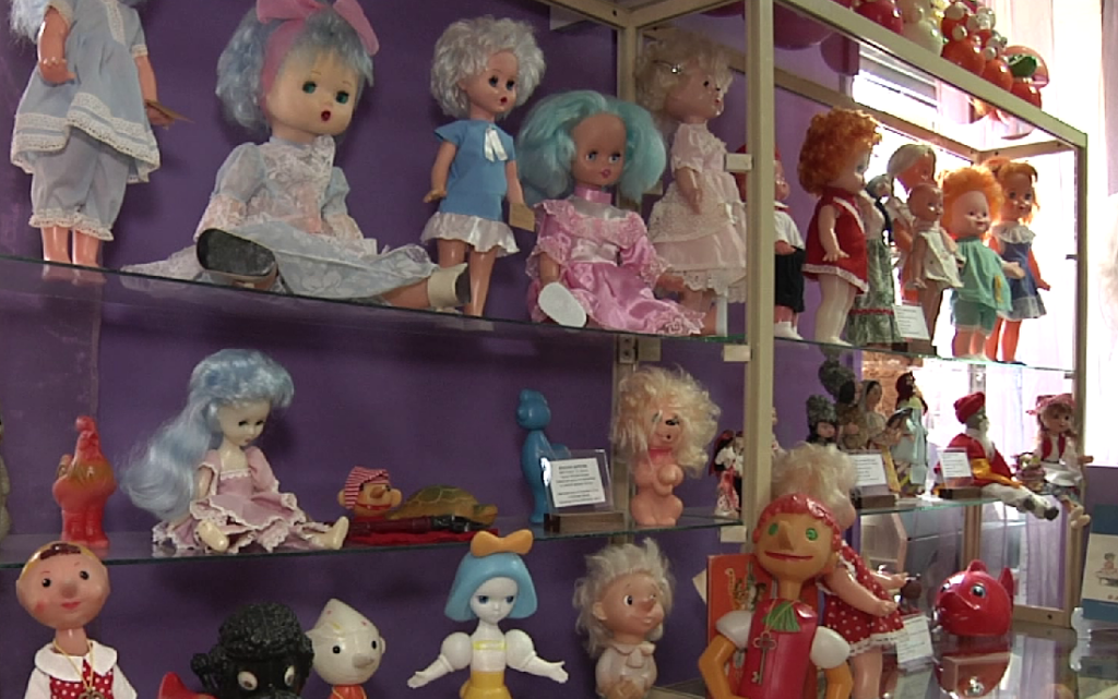 В Новокузнецке представили выставку, которая поможет окунуться в советское детство