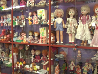 В Новокузнецке представили выставку, которая поможет окунуться в советское детство