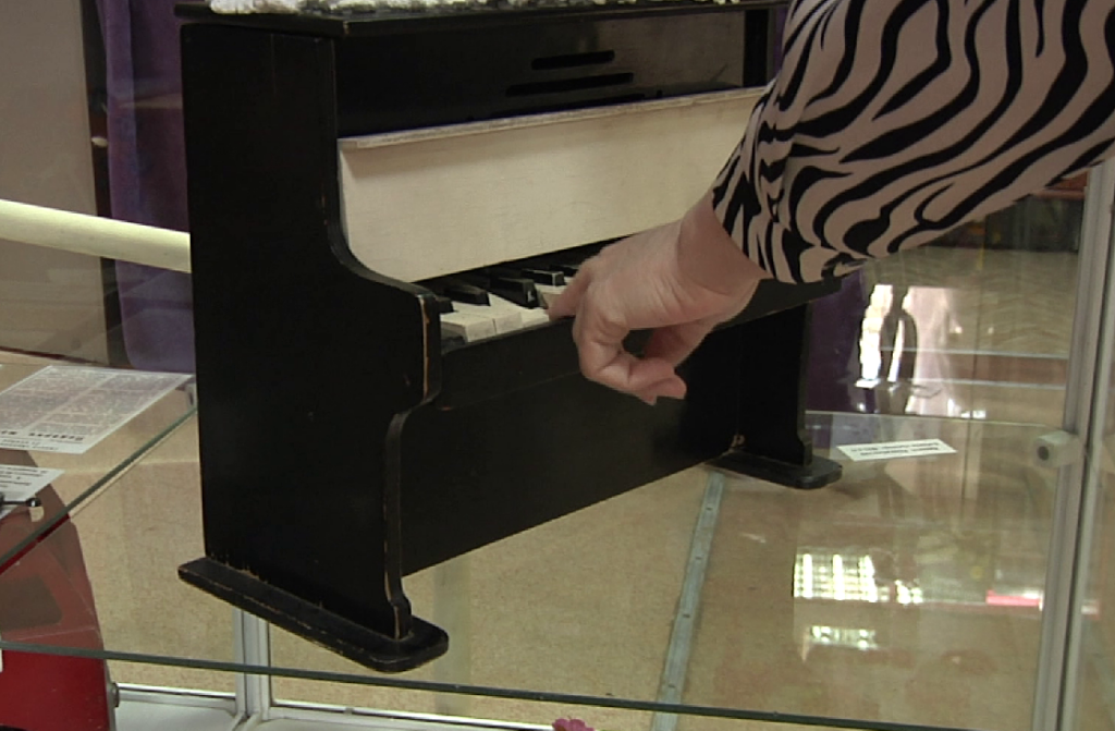 В Новокузнецке представили выставку, которая поможет окунуться в советское детство