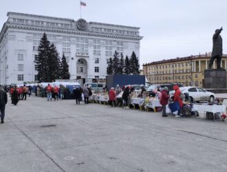 Пасхальные хлопоты: фоторепортаж с кемеровской ярмарки