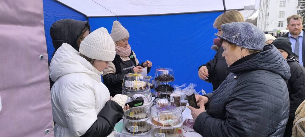 Пасхальные хлопоты: фоторепортаж с кемеровской ярмарки